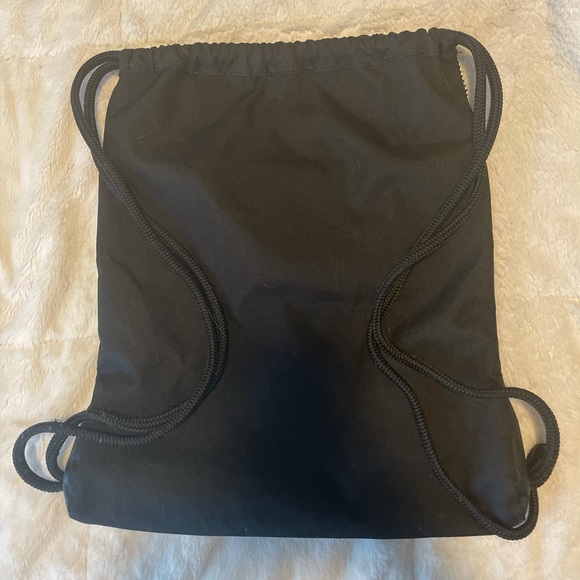 Adidas women’s drawstring bag. - Picture 3 of 6